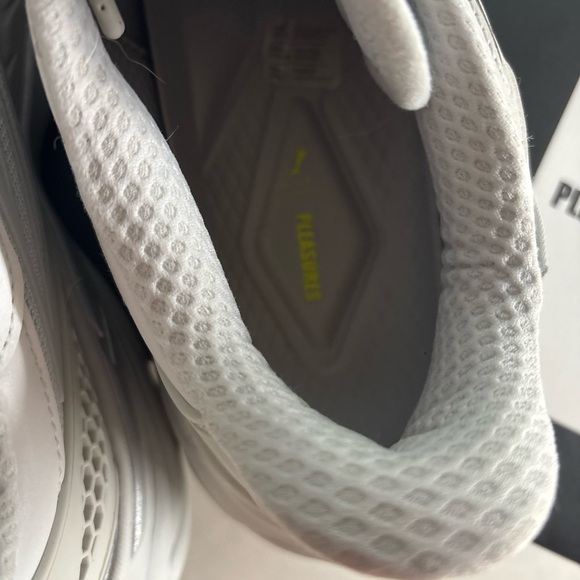 Puma Light Gray Sneakers with Yellow Accent - PUMA SPIREX X PLEASURES - Picture 7 of 12
